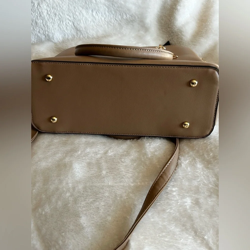 SiMYEER White And Tan Satchel